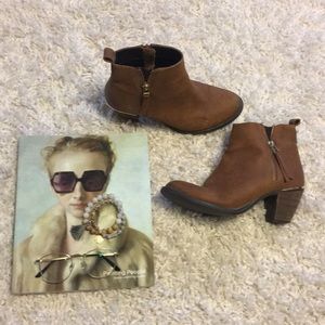 Steve Madden brown ankle leather booties. Size 8